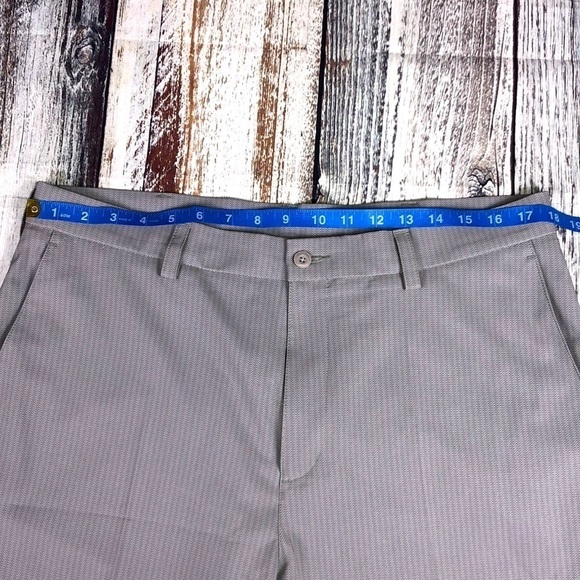 RoundTree & Yorke Gray Performance Shorts Size 35 - Picture 3 of 9